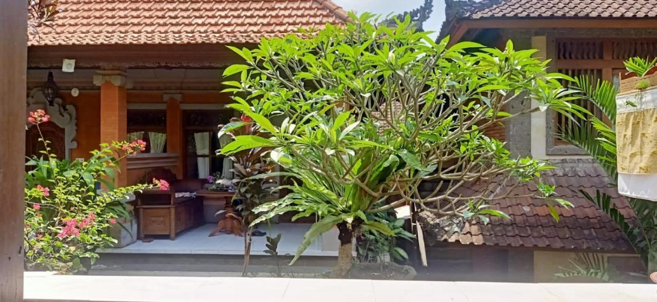 Family Guest House Ubud Eksteriør billede