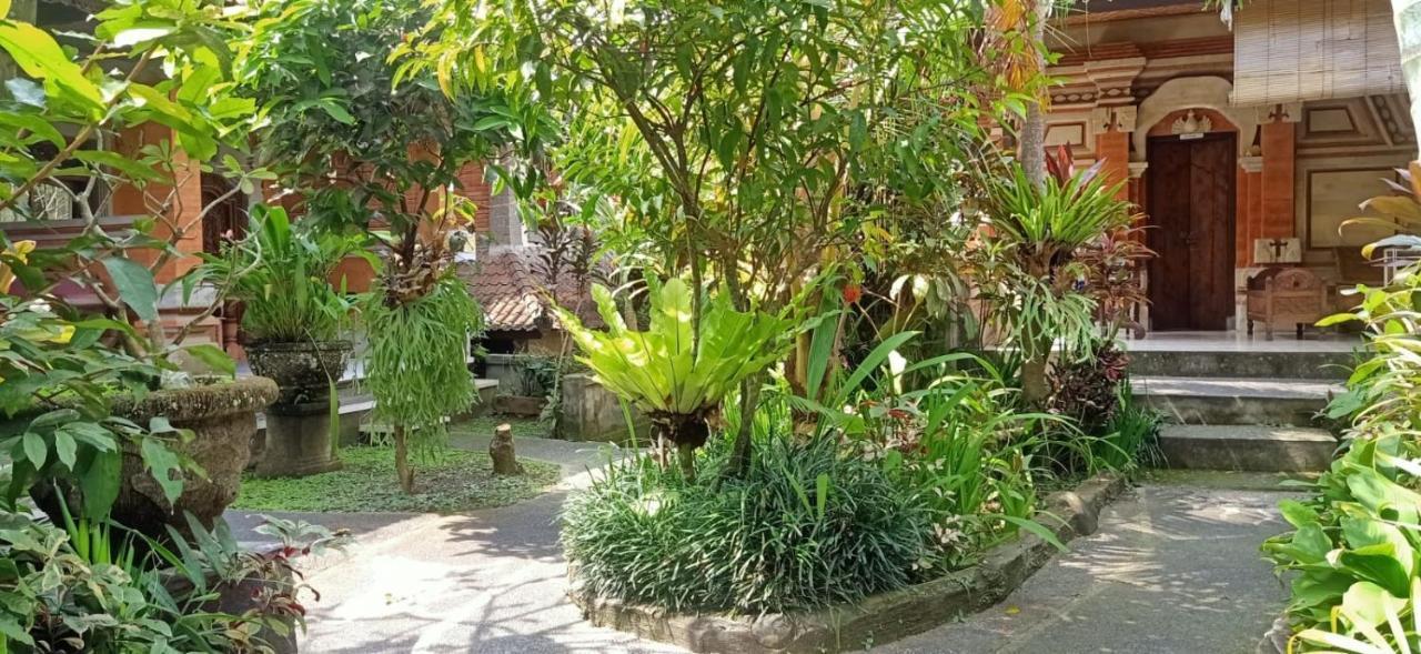 Family Guest House Ubud Eksteriør billede